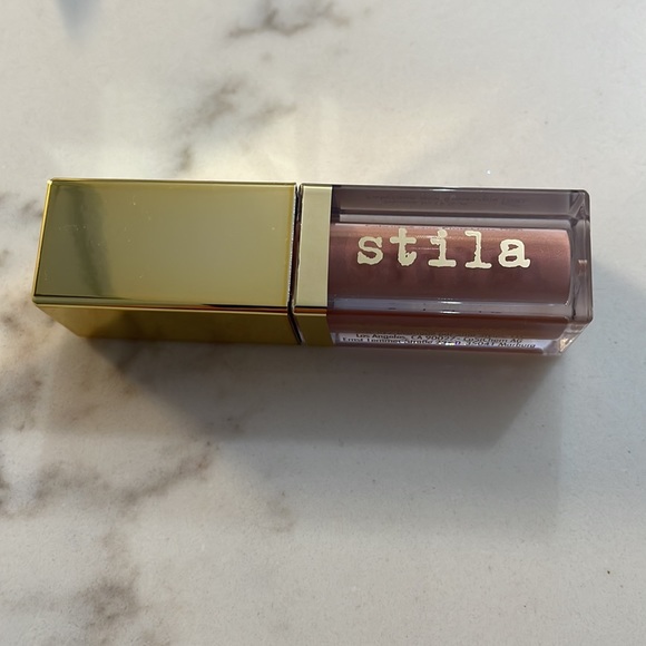 Stila liquid eyeshadow in Sassy and Laura Mercier eyeshadow stick in rose gold - Picture 5 of 8